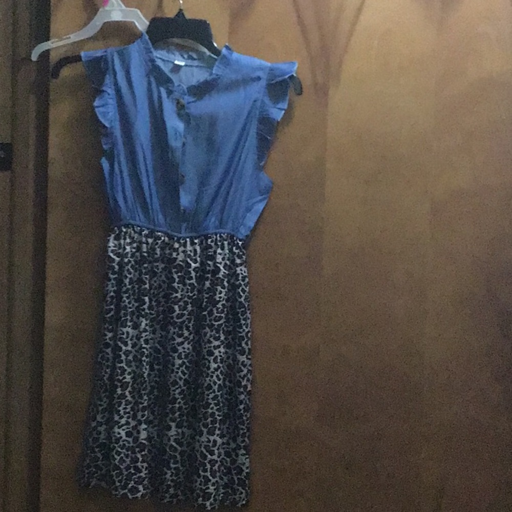 Size 10 animal print, short sleeve dress
